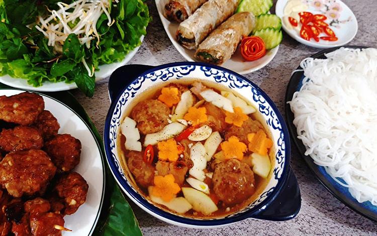 Chan dung chi chu quan bun cha soi dong o Ngo Lan Ong